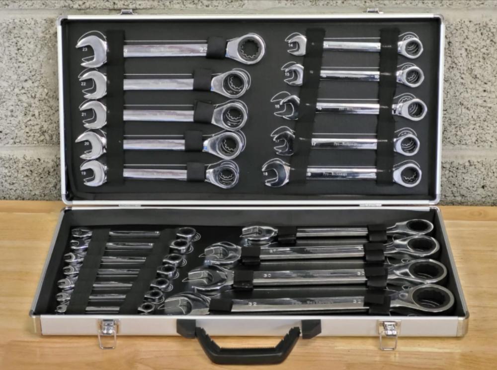 Fundamental tools in racing pits are a dedicated set of AN wrenches